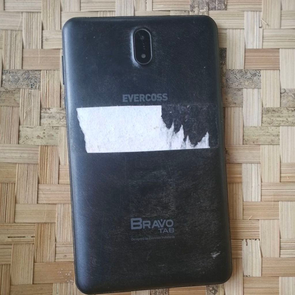 Evercoss BRAVO Tab 7inc 4G 3/32GB ada minus