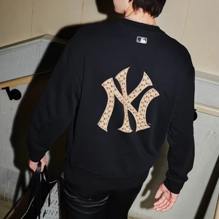 mlb ny yankees monogram embroidered logo sweatshirt