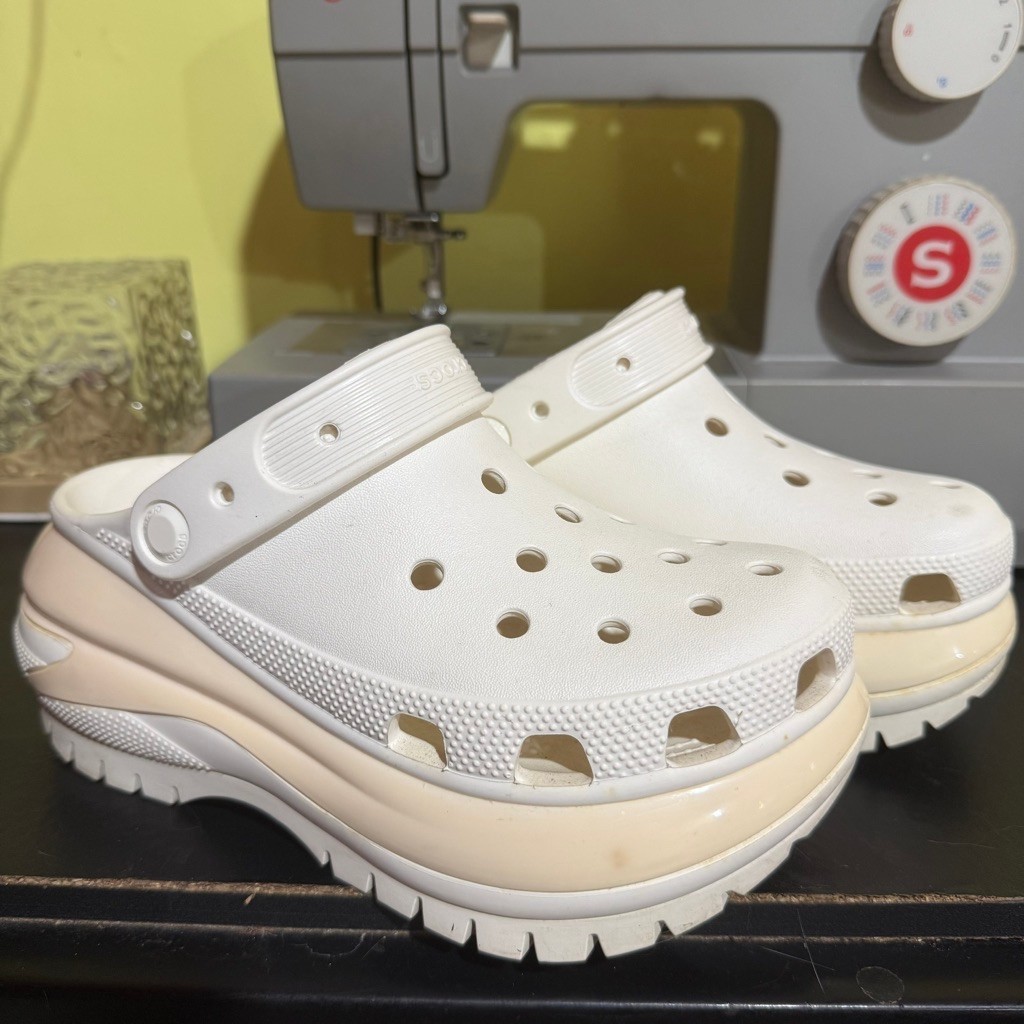 Crocs Mega Crush Unisex Clog - White US M4W6 Putih Sandal Wanita Pria Selop Second Original Asli Ori
