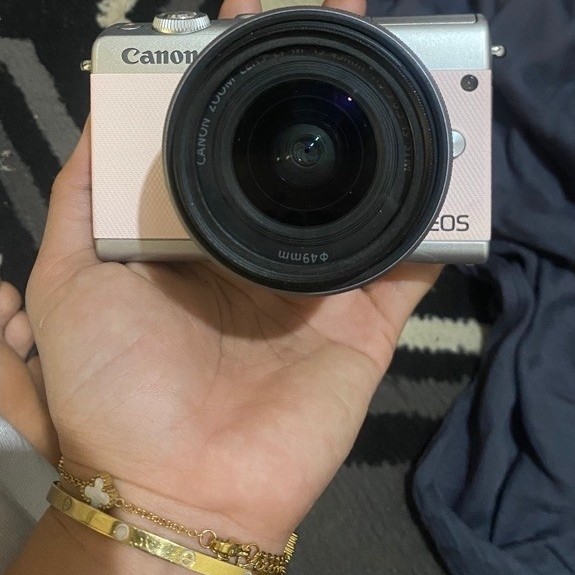 Mirorrless Canon Eos M100 Kamera Vlog Layar Flip Kondisi Second