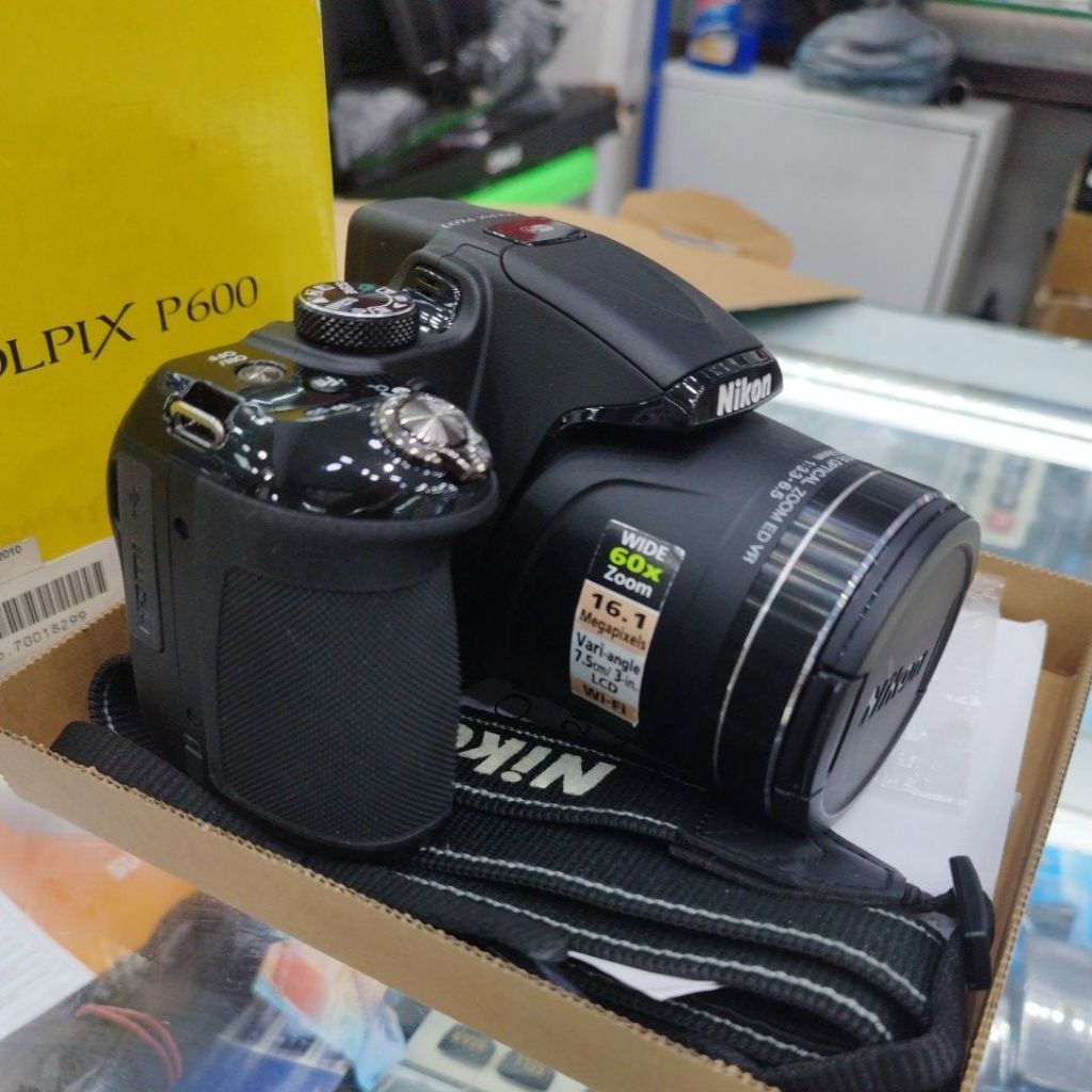 Nikon P600 Coolpix P 600 Camera Zoom Digital 16 Megapixels 60x Optical Wifi