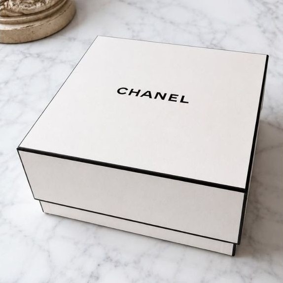 Chanel Box Kardus Ori 22 X 22 X 10 +pita dan kertas chane + amplop chanel