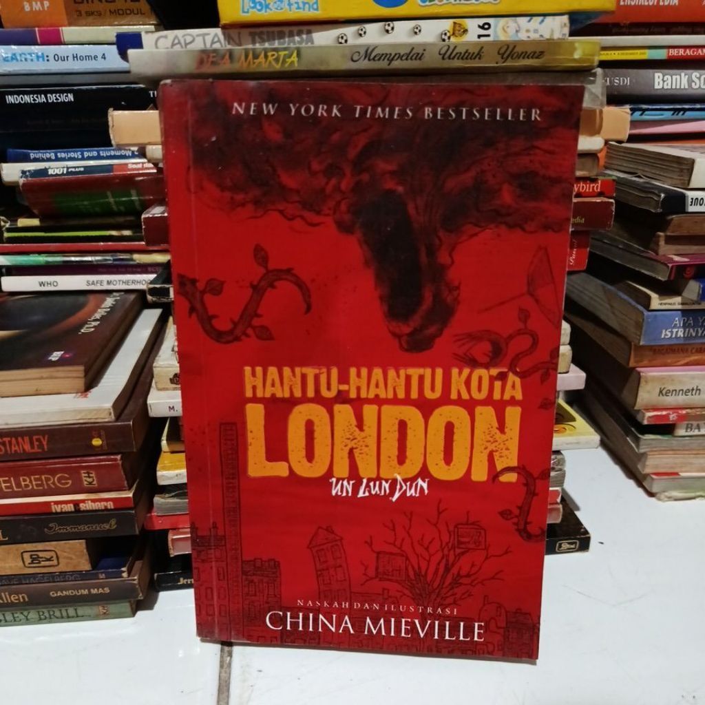 Buku Hantu-Hantu Kota London Un Lun Dun karya China Mieville bahasa Indonesia