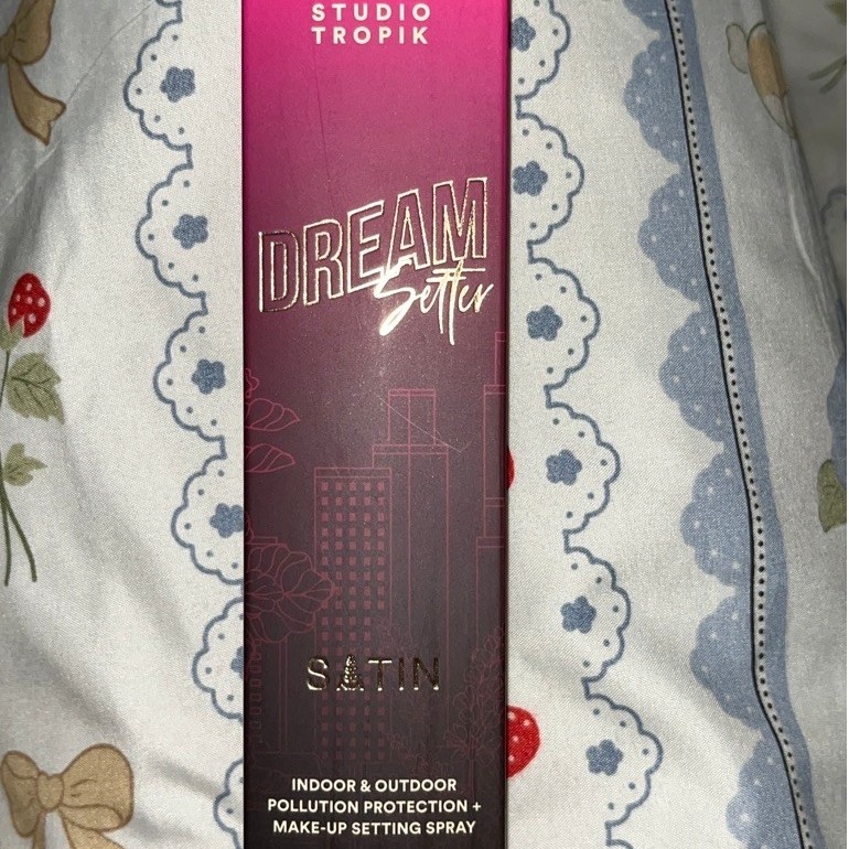 Preloved setting spray studio tropik 130ml satin vers