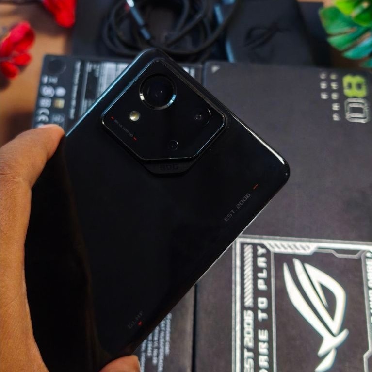 Asus ROG Phone 08 12/256 second
