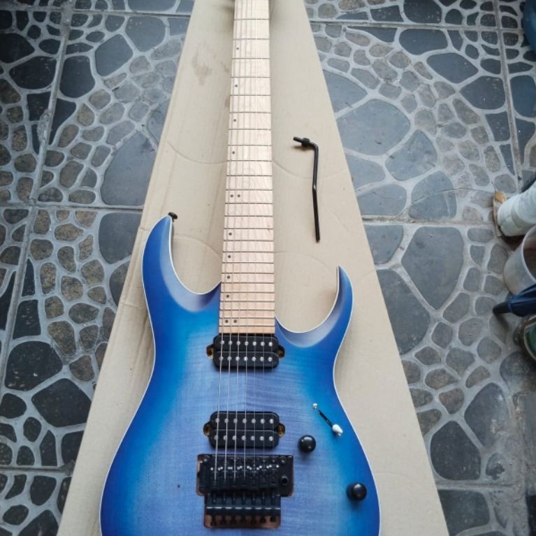 Gitar Ibanez 7string up down
