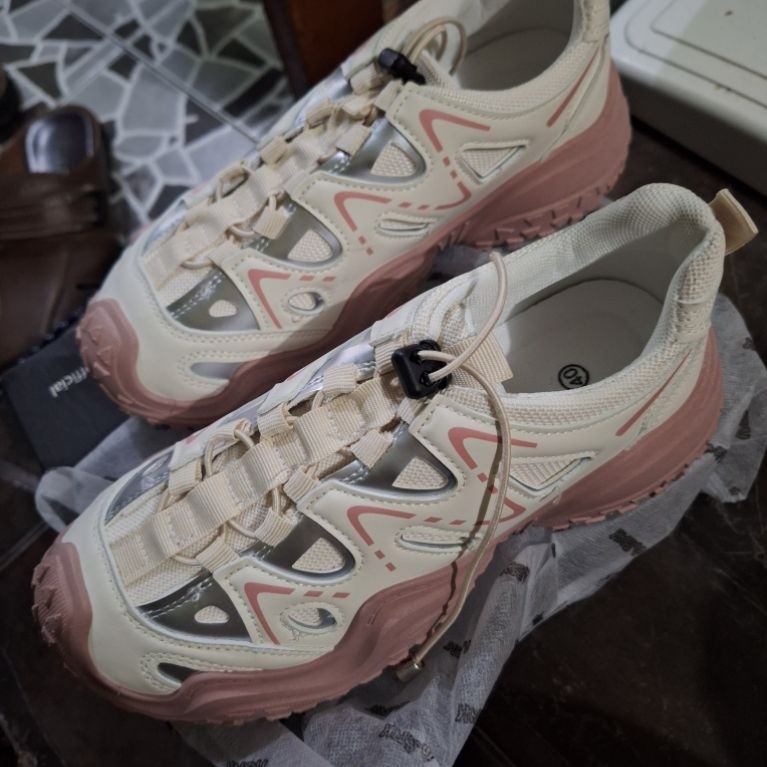 Sepatu Hiking Wanita Marelow