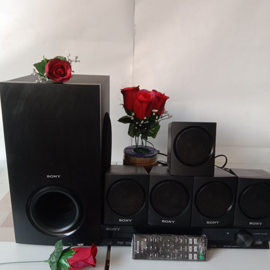 Sony Home Theater System DAV-TZ135.
