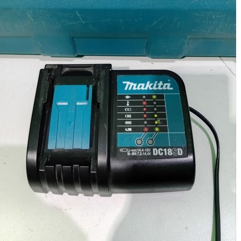 charger makita DC18SD second original