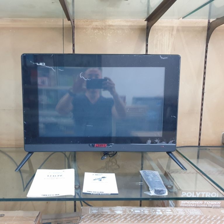 FAWS 24P2 Televisi Digital 24' Smart TV Garansi Resmi SNI
