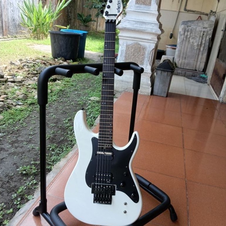 Schecter Sun Valley FR Sustainiac (sudah include packing kayu)