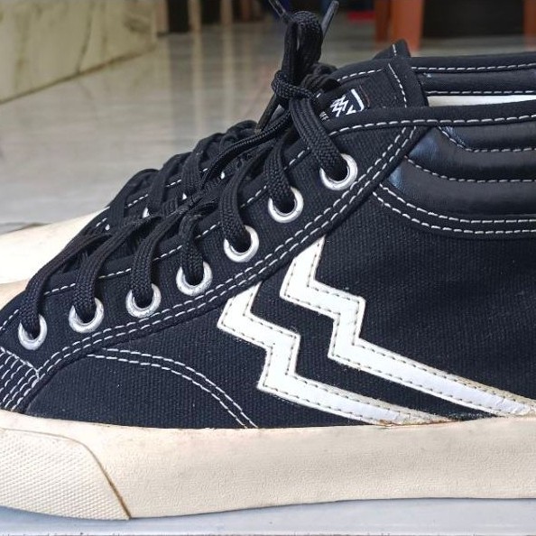 Sepatu second original merk GMX size 42