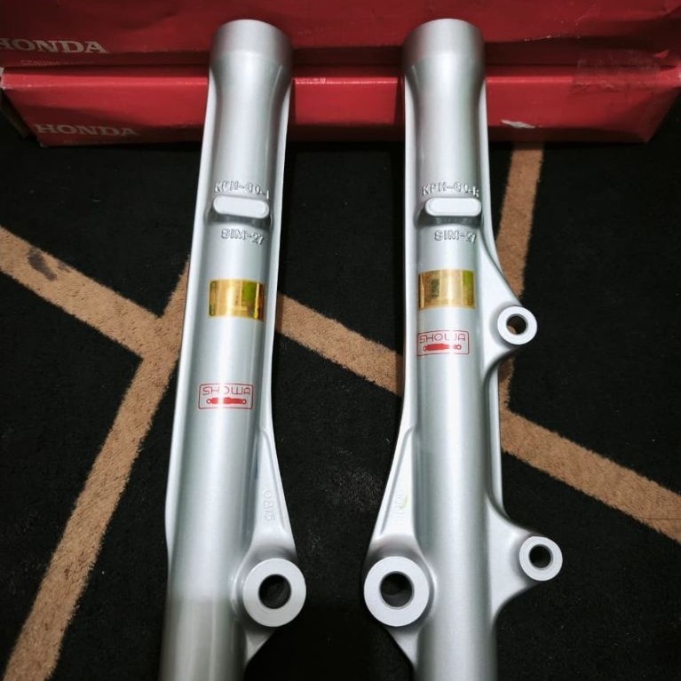 BOTTOM SHOCK KANAN CAKRAM KARISMA SUPRA X 125 ORIGINAL AHM