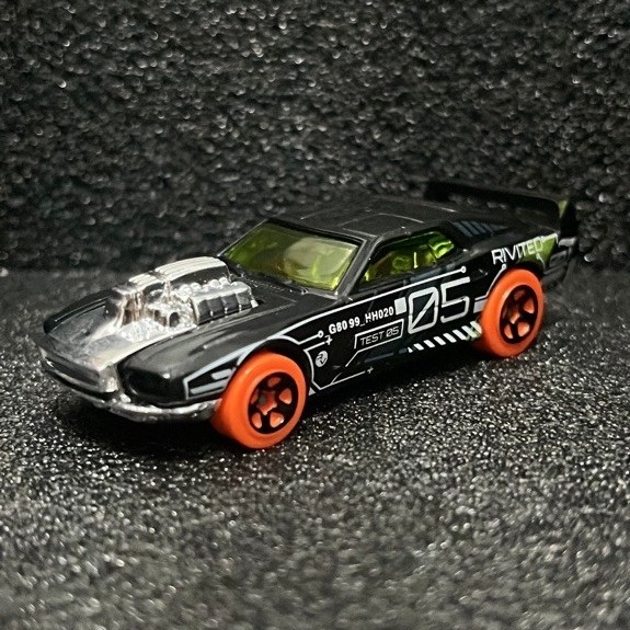 hot wheels rivited hitam mulus - mobil balap