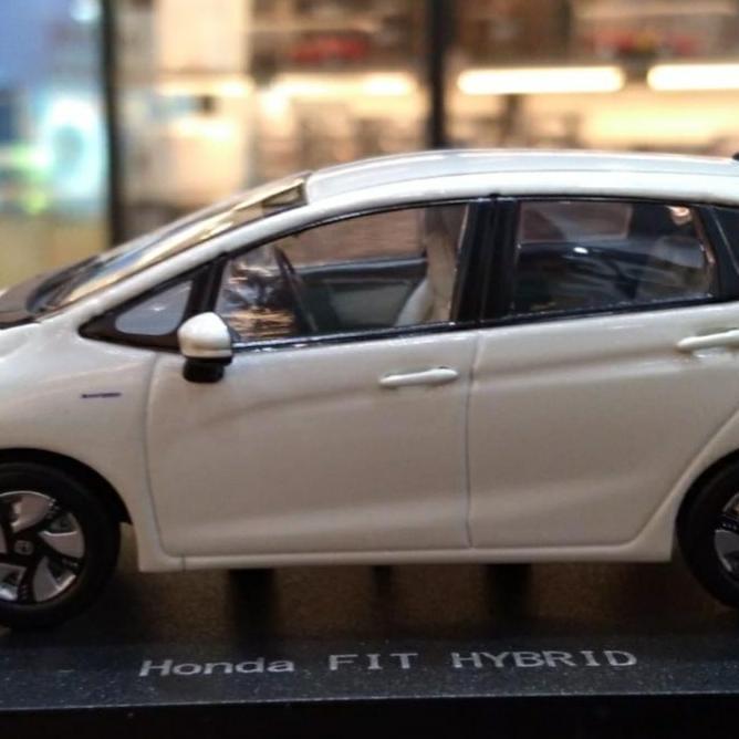 1:43 EBBRO HONDA FIT 3 HYBRID PEARL WHITE AU1NDO