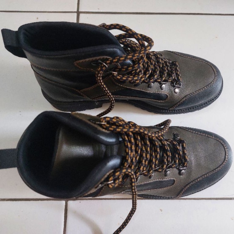 Preloved sepatu boots Adorable Project