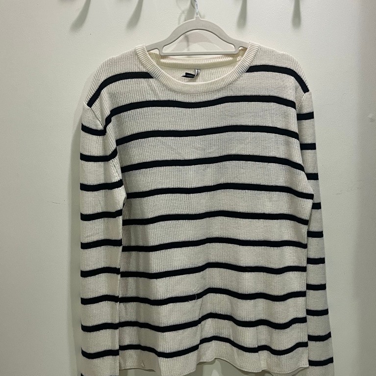 prelove - sweater putih garis-garis hitam colorbox