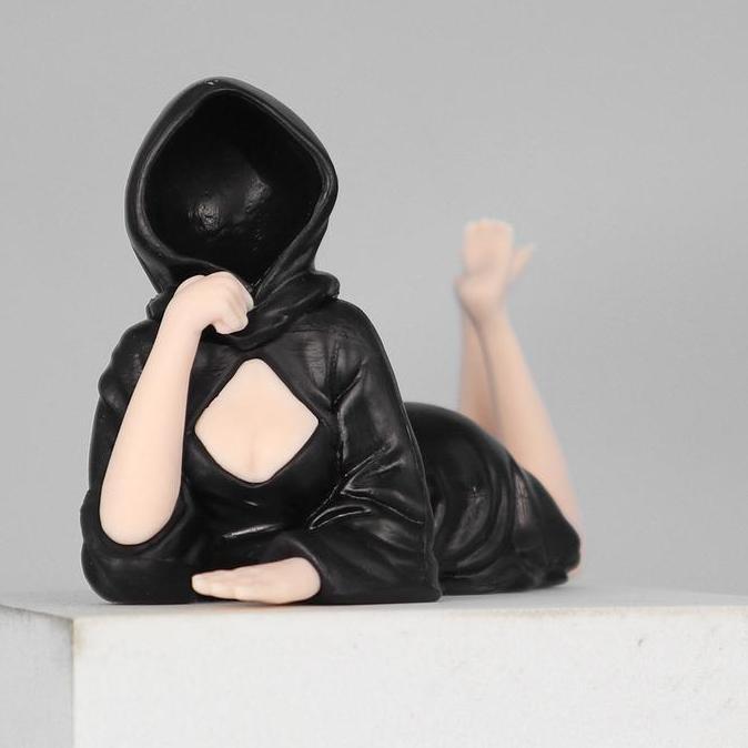 Mysterious Gothic Black Robe Queen Action Figure PVC