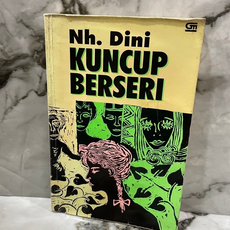 Novel Kuncup Berseri NH Dini - Gramedia 1996