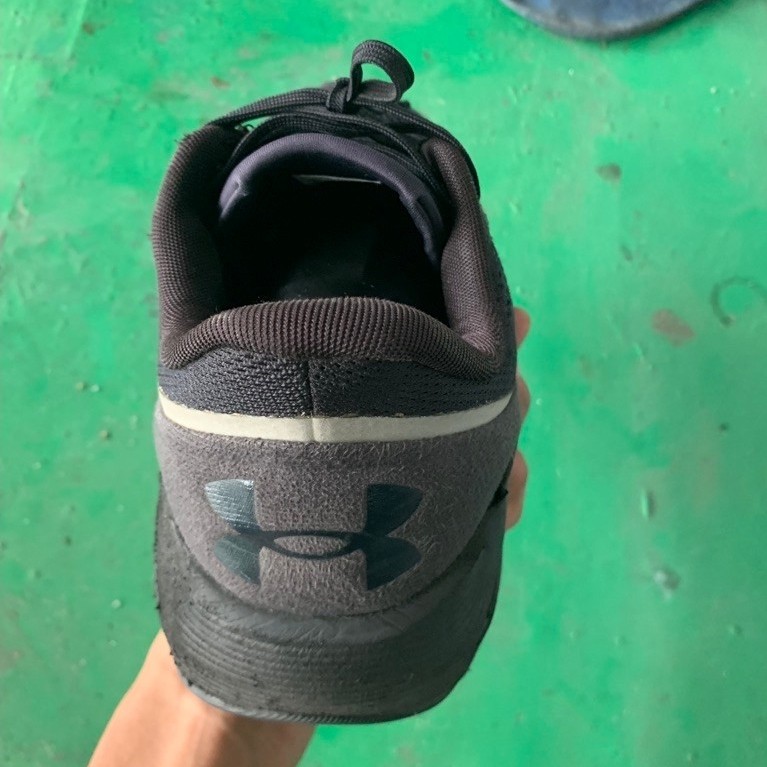 sepatu under armour