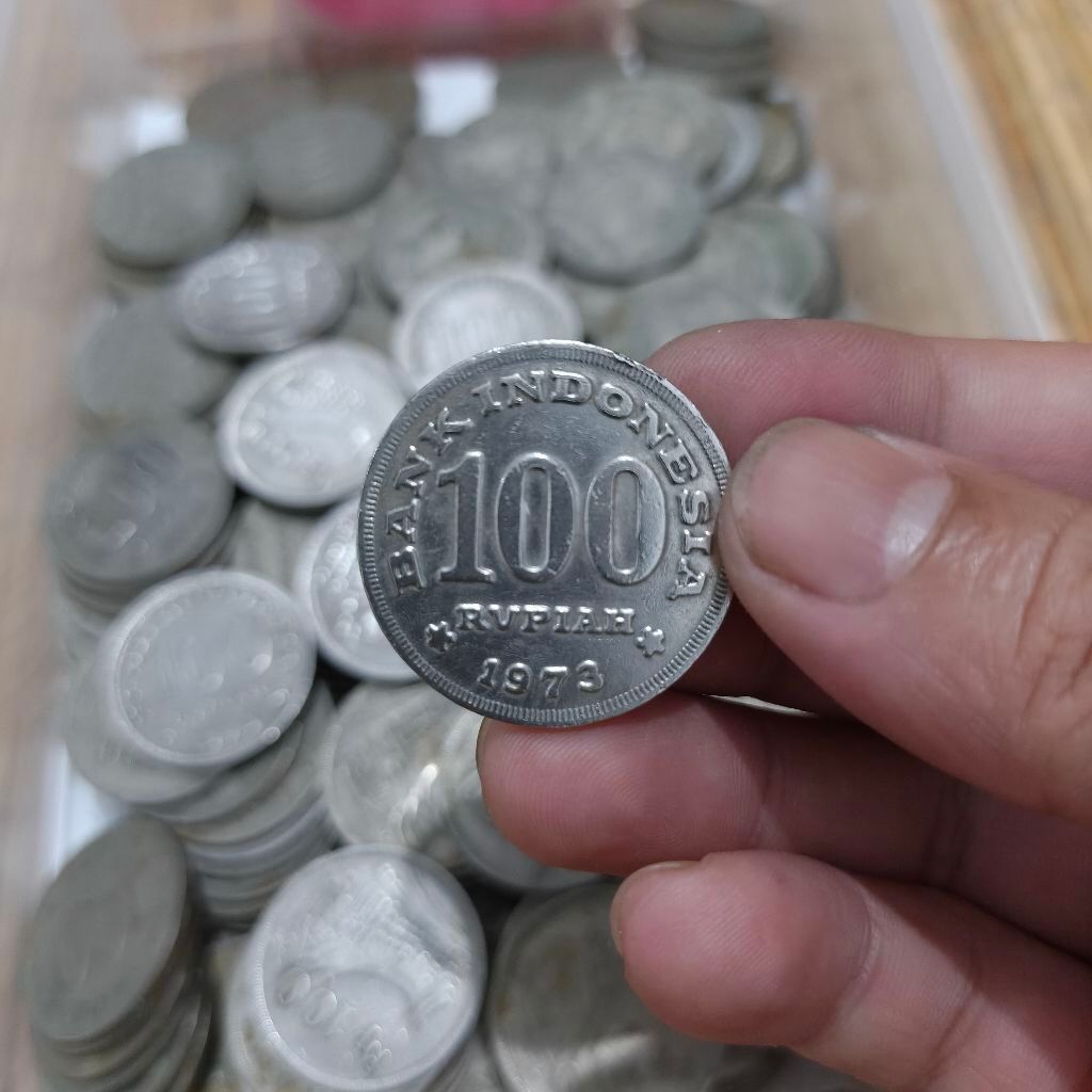 Uang koin 100 Rupiah tahun 1973