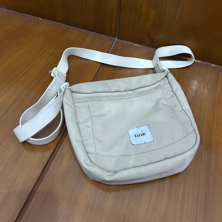 tas selempang tusk