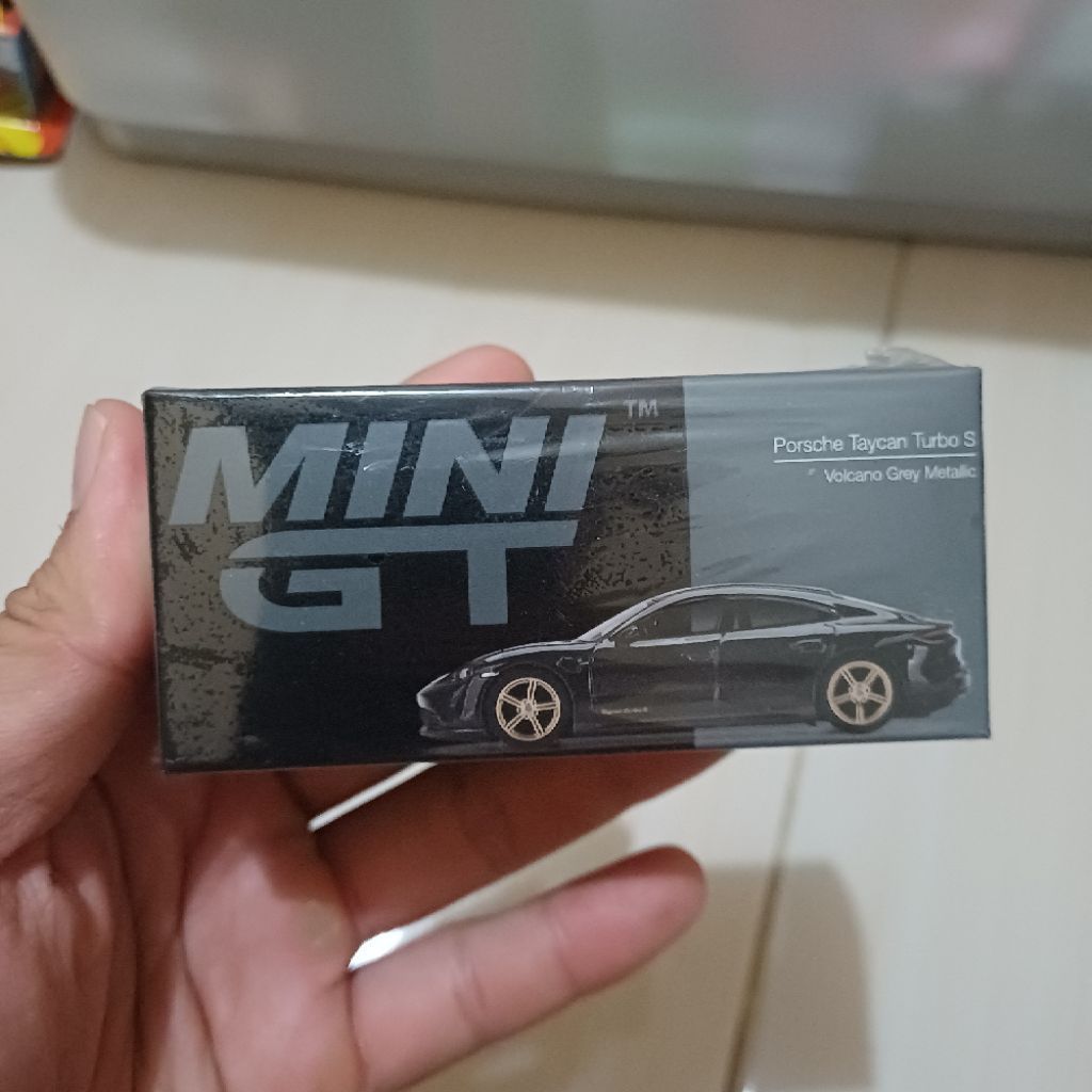 mini gt Porsche taycan turbo s volcano grey metallic