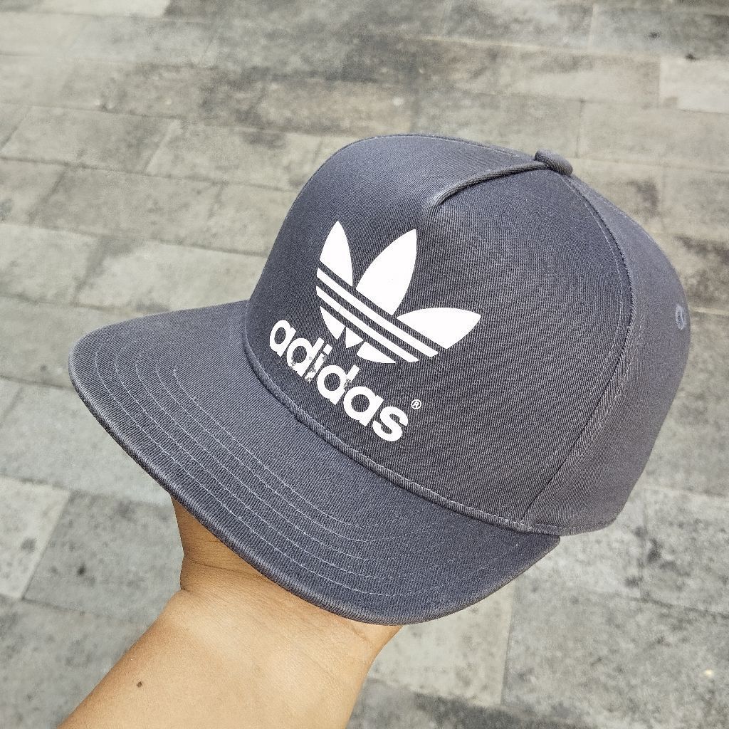Topi snapback ADIDAS Original abu