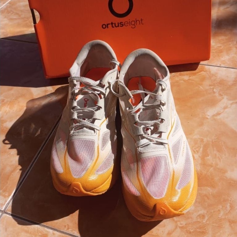 Sepatu Ortuseight Hyperglide 4.0 ukuran 42 bekas preloved sepatu running