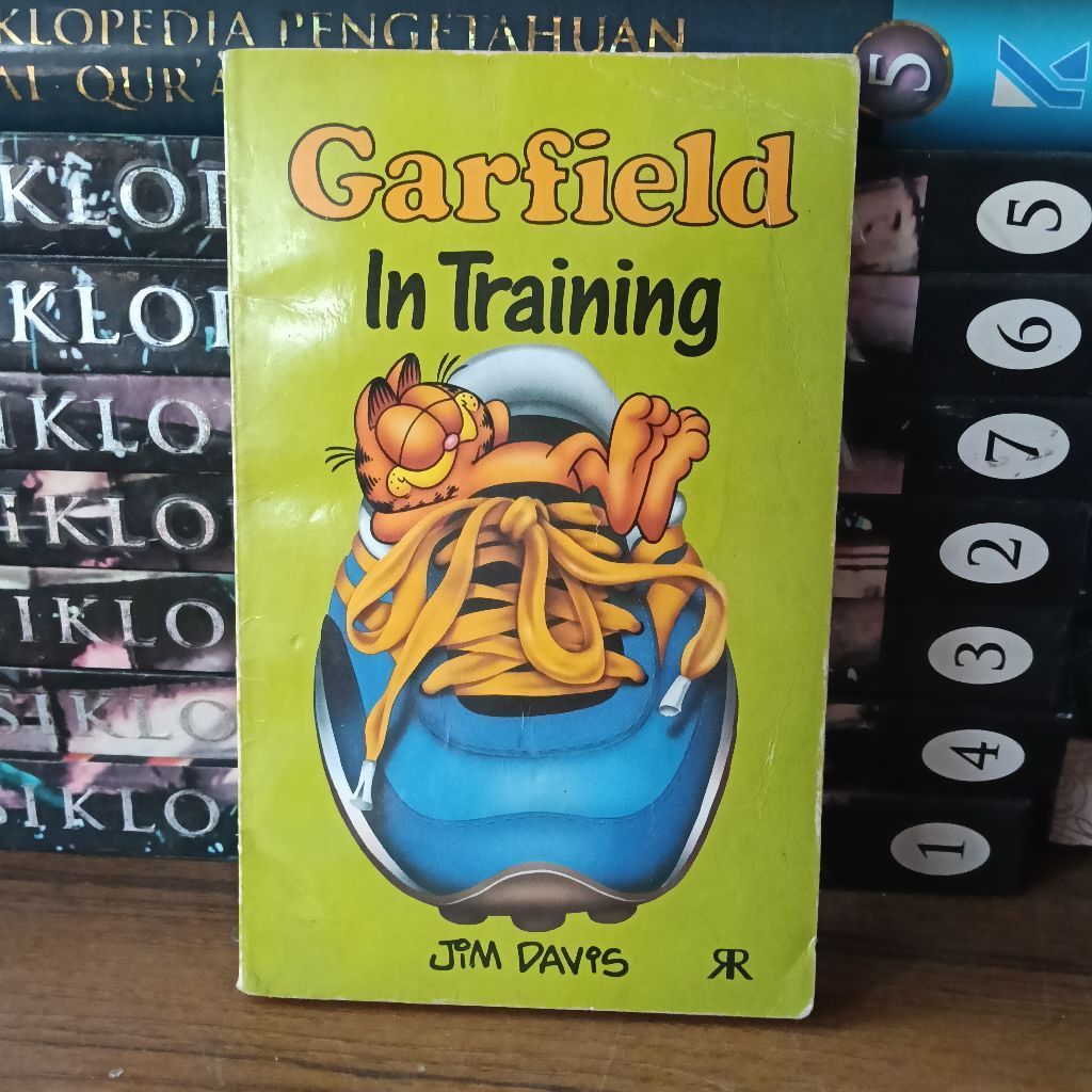 Buku Original Edisi Inggris • Garfield In Training - JIM DAVIS