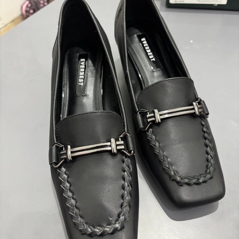 Preloved Sepatu Everbest Loafers Wanita Hitam "FAWLIE" - Original (Size 38) LIKE NEW