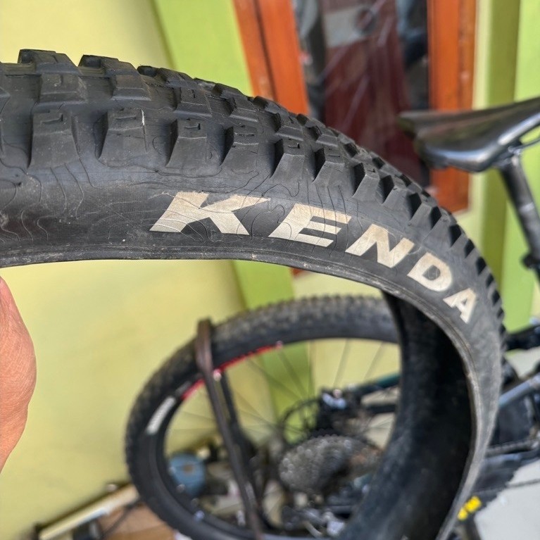 Sepasang ban 29-260