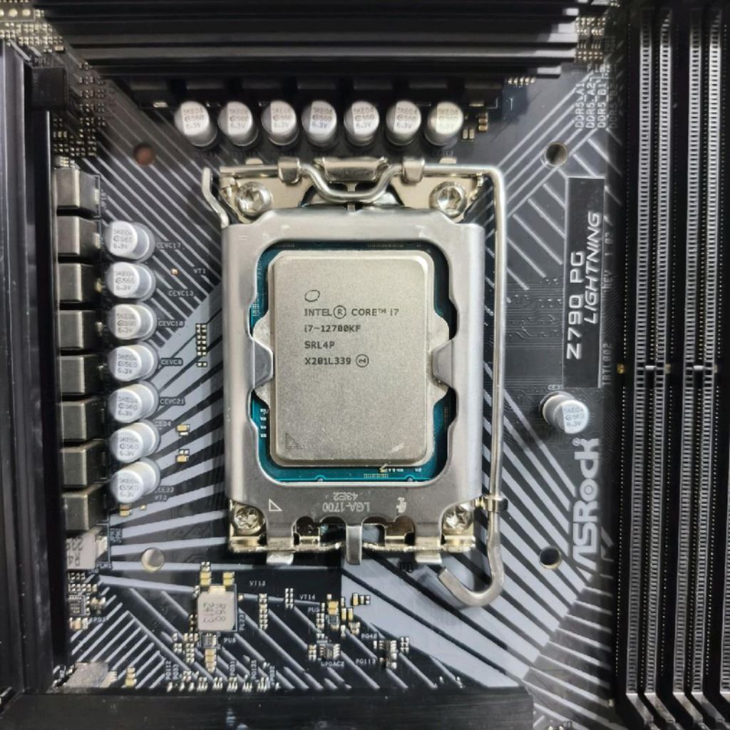 Prosesor Intel Core i7-12700KF CPU TRAY
