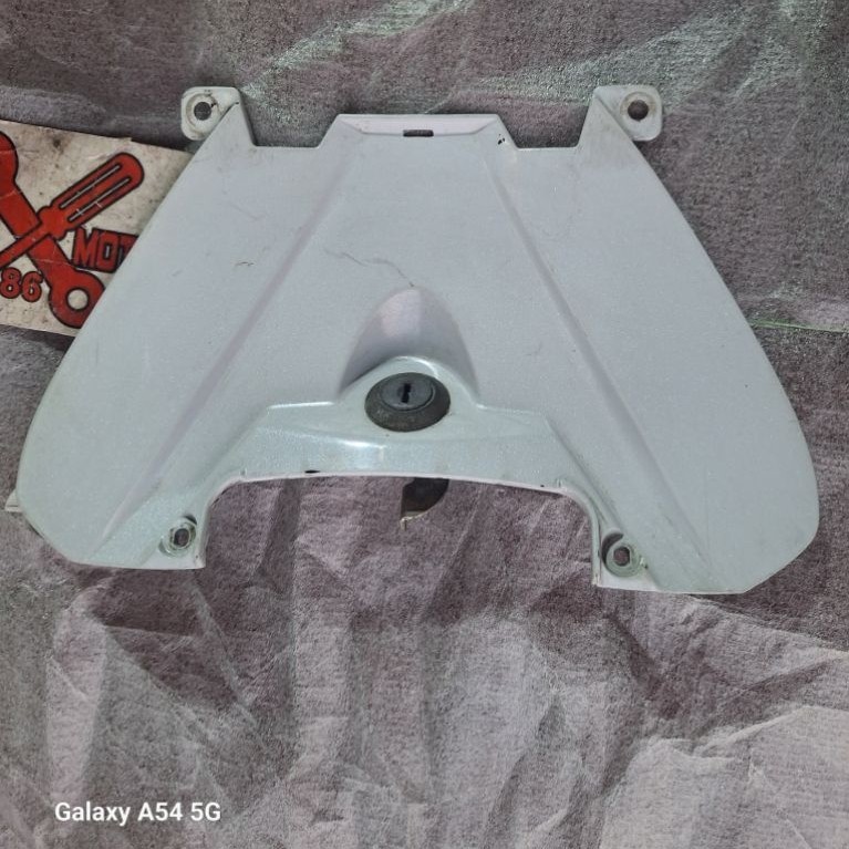Cover Frame Upper Center Suzuki GSX-R Dan S 150 Putih Bekas Original
