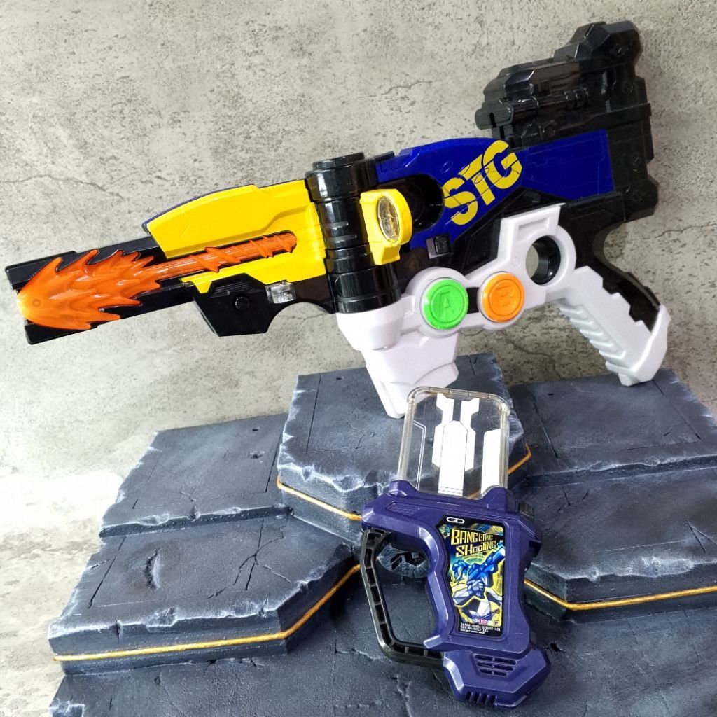 DX Gashacon Magnum bersama dengan Gashat Bang Bang Shooting