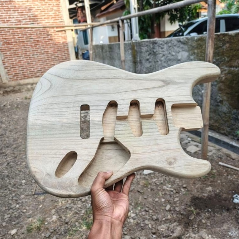 Body Gitar Stratocaster Ash Wood Fender Squier