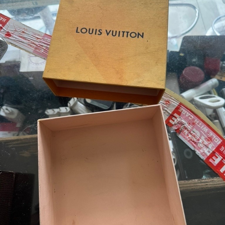 DUS BOX KOTAK DOMPET LV