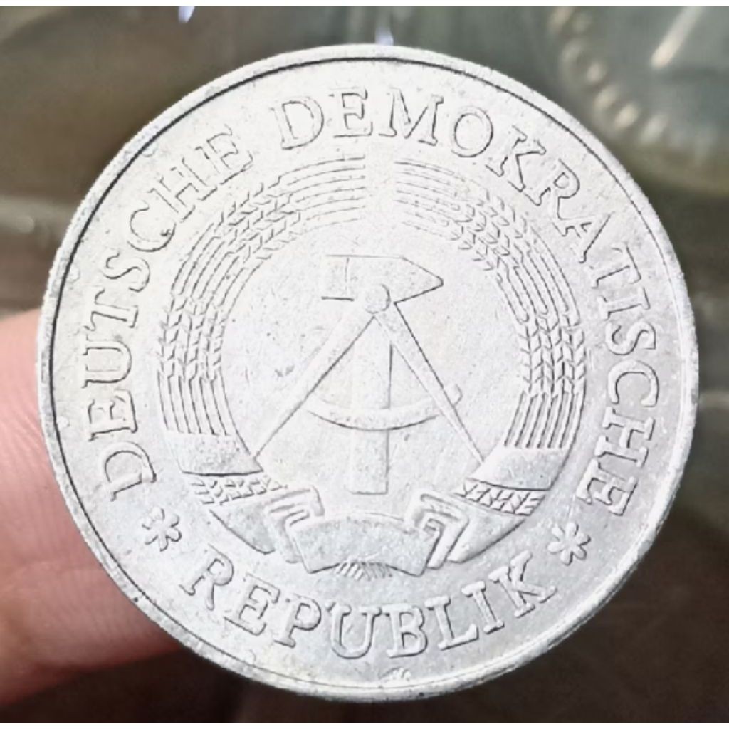 Uang Koin Kuno Jerman Timur 1 Deutsche Mark tahun acak