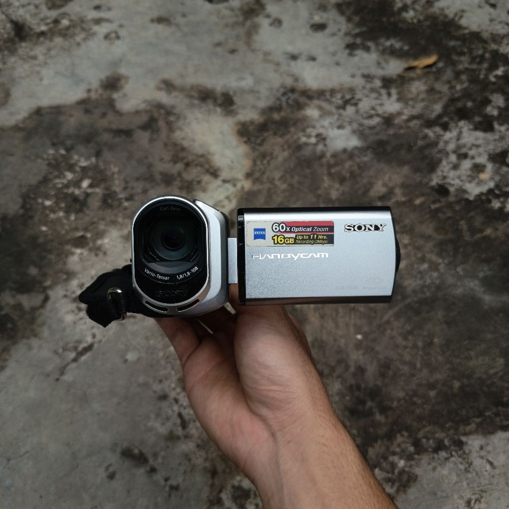 Handycam jadul SONY DCR-SX40