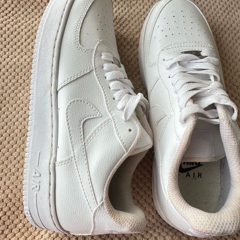 PRELOVED SEPATU NIKE SIZE 44 INSOLE 27CM
