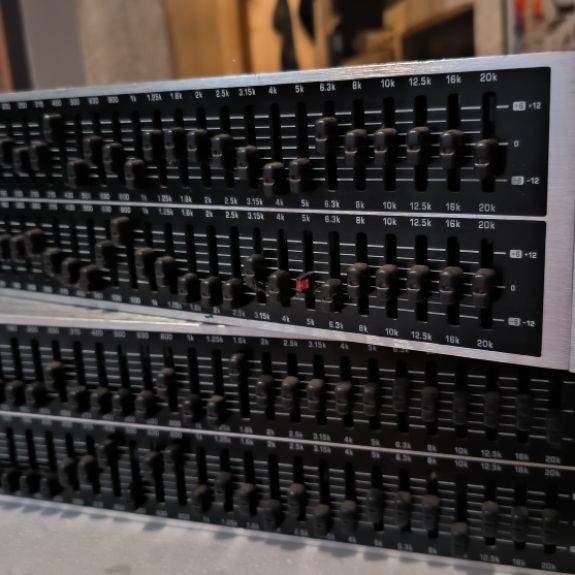 BEHRINGER ULTRAGRAPH PRO FBQ3102HD SECOND ORIGINAL
