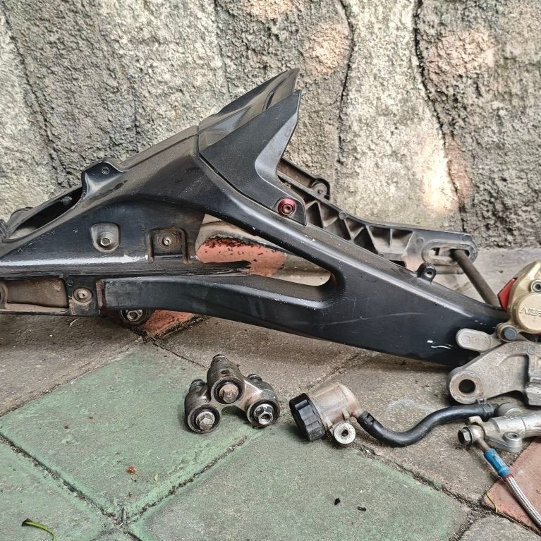 Swing arm yamaha r15v3