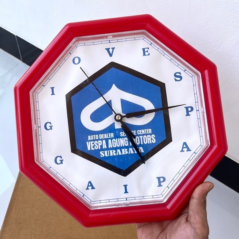 jam dinding dealer vespa