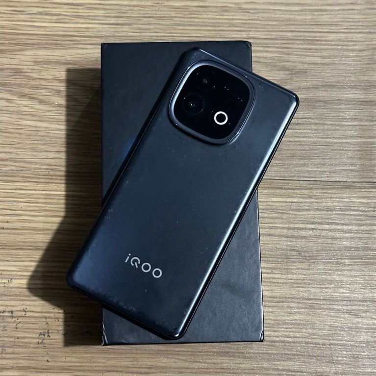 iqoo neo 10 5g 8/256 & 12/256 SECOND FULLSET
