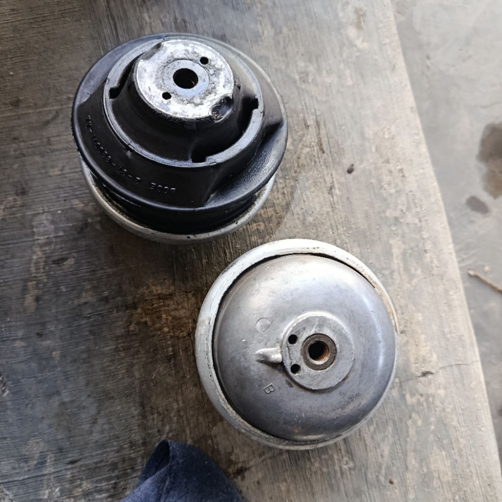 Engine mounting Mercy w124 300e 230e