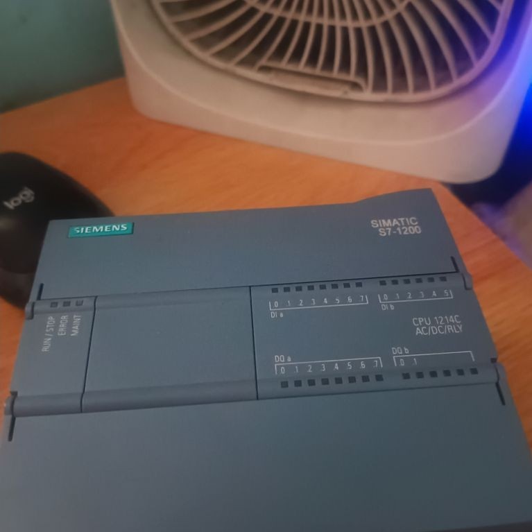 PLC Siemens SIMATIC S7-1200 CPU 1214C AC/DC/RLY