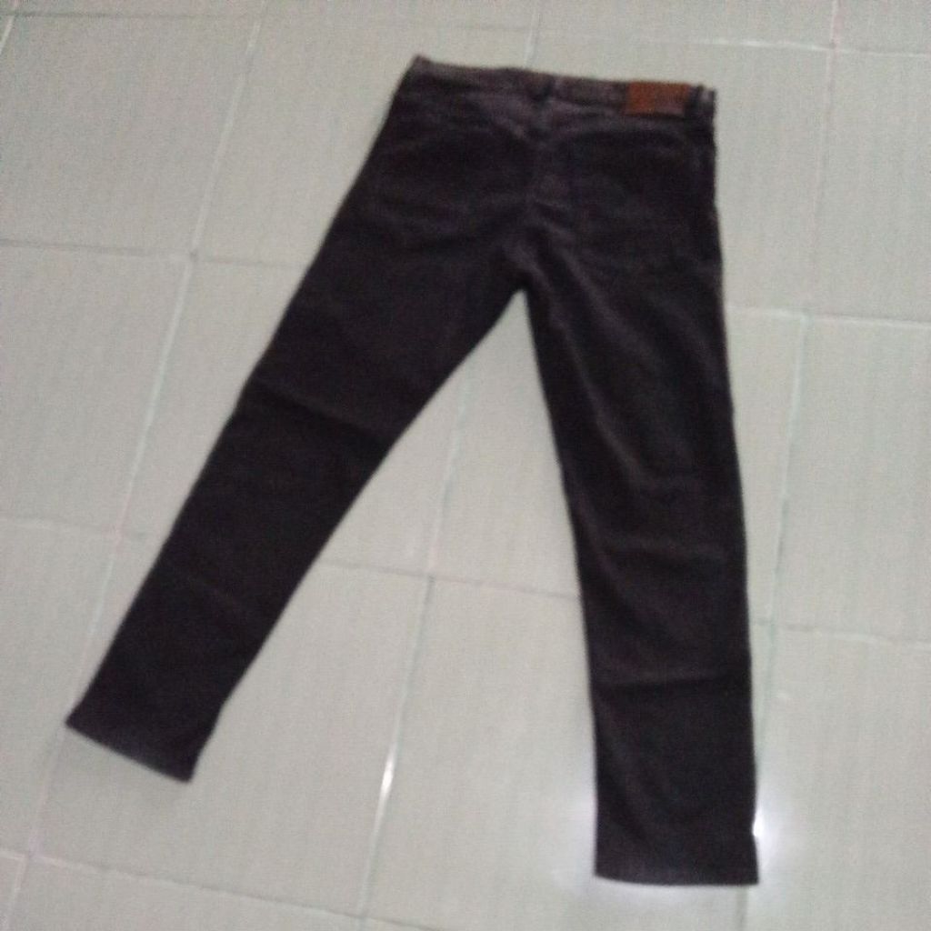 PL BEKAS PAKAI CELANA LEVIS JEANS SIZE 29/30
