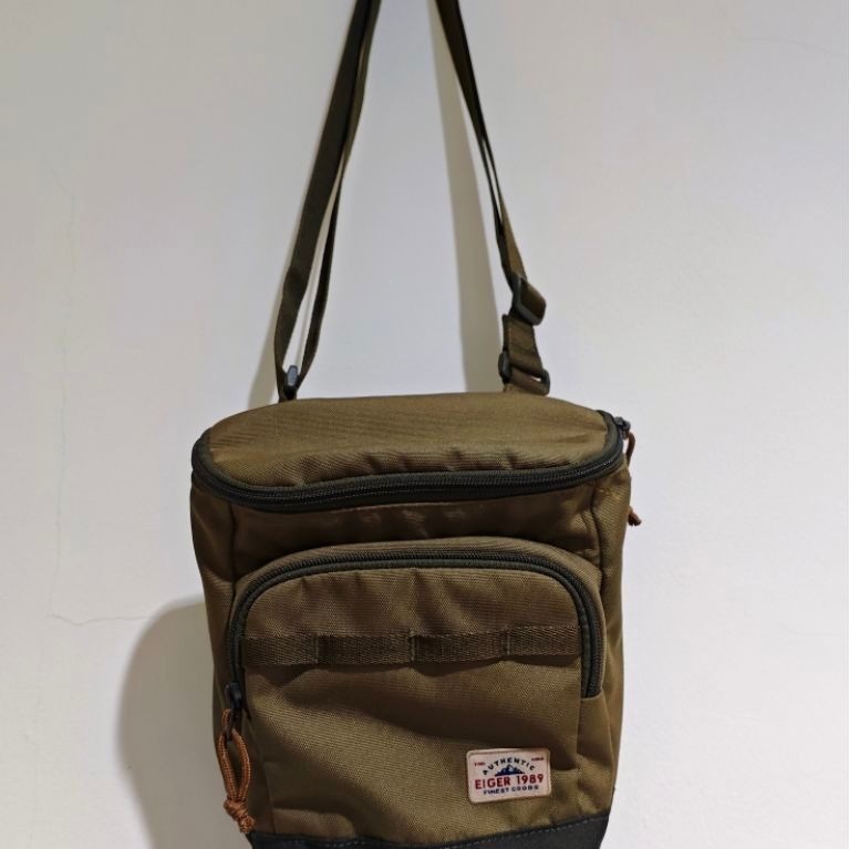 Preloved Eiger Wayfarer Pouch 2.0 Authentic, Brownish Green, Original...