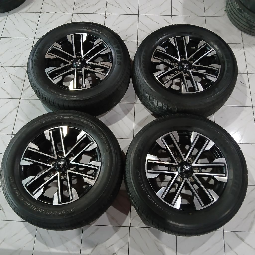 velg bekas ori copotan pajero ring 18 baut 6 + ban