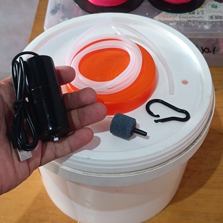 Paket aerator + tempat umpan mancing / aerator usb / tempat umpan mancing / tempat udang / tempat ik